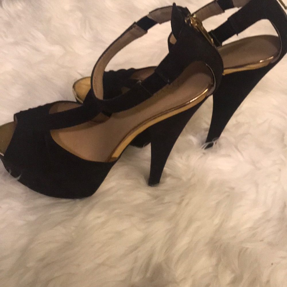 Heels - Picture 4 of 4